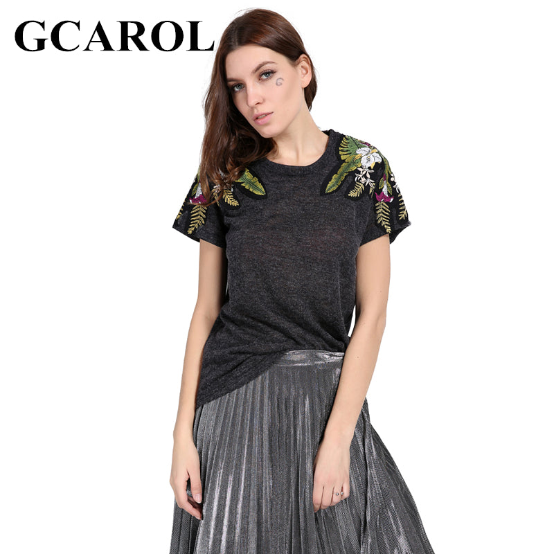 GCAROL 2018 أوائل الربيع المطرزة الأزهار تي شيرت نوعين الكتف تصميم الأزهار متماسكة القمم تيز للسيدات